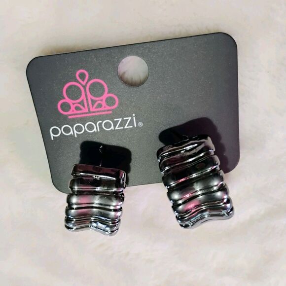 Paparazzi Seamless Sass Black Gunmetal Hoop Earrings Textured Hinge P5HO-BKXX-29 - Picture 8 of 9